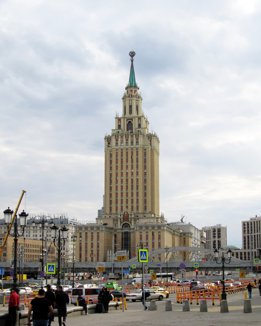 Москва, Каланчёвская улица, 21 / Улица Маши Порываевой, 40; Каланчёвская улица, Каланчёвский путепровод
