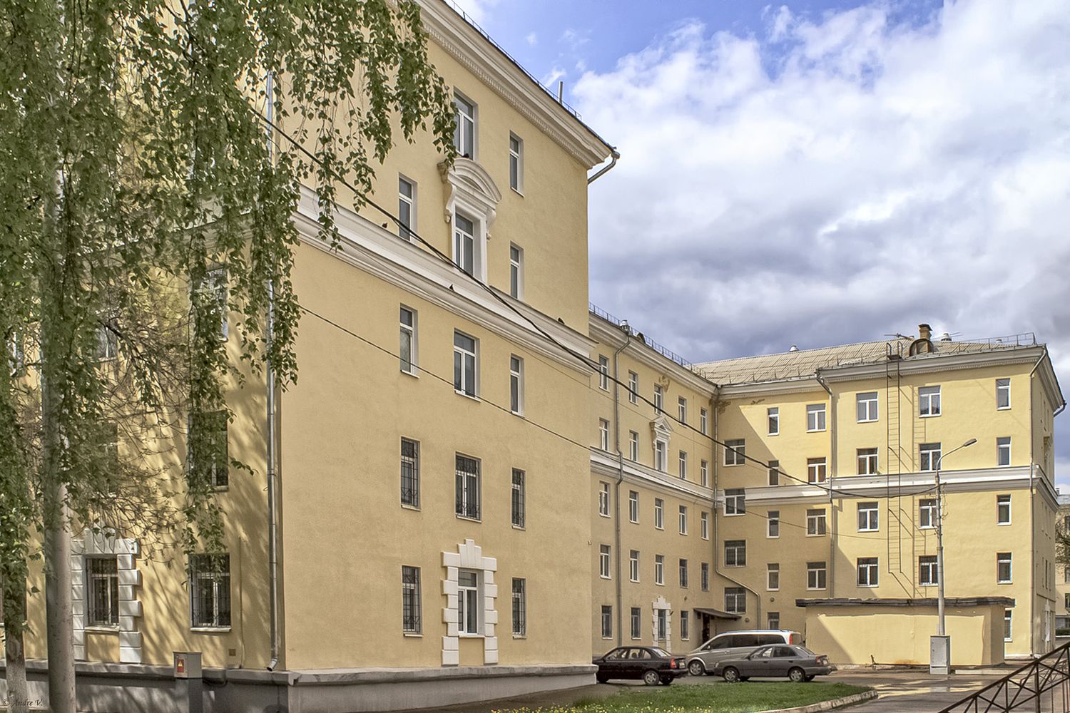 Уфа, Улица Космонавтов, 2 / Улица Комарова, 20