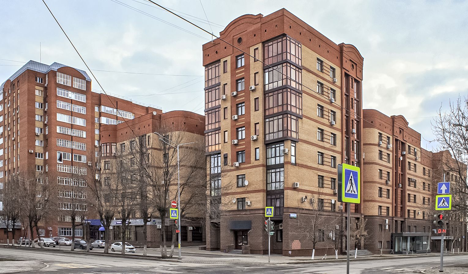 Уфа, Улица Достоевского, 49; Улица Мустая Карима, 48