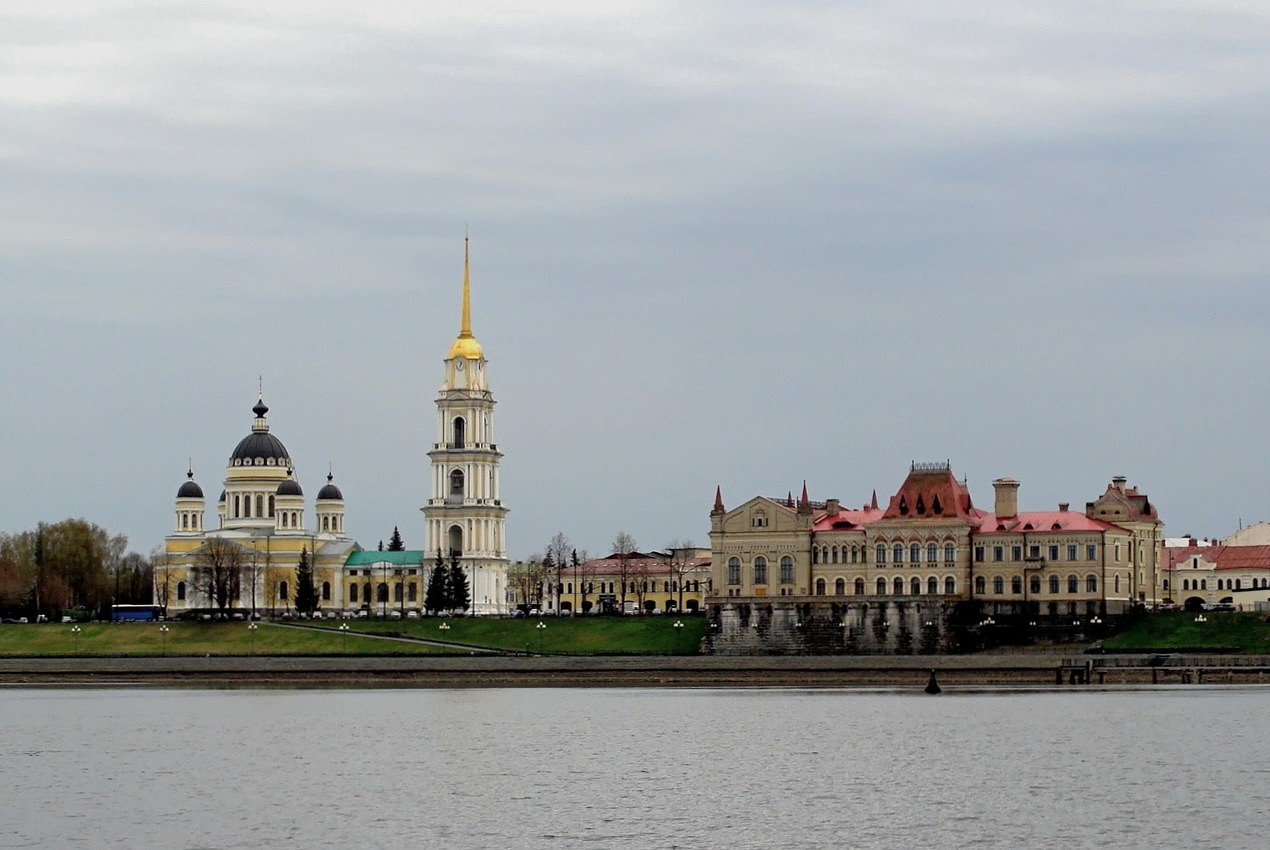 Рыбинск, Крестовая улица, 2; Крестовая улица, 2; Волжская набережная, 2