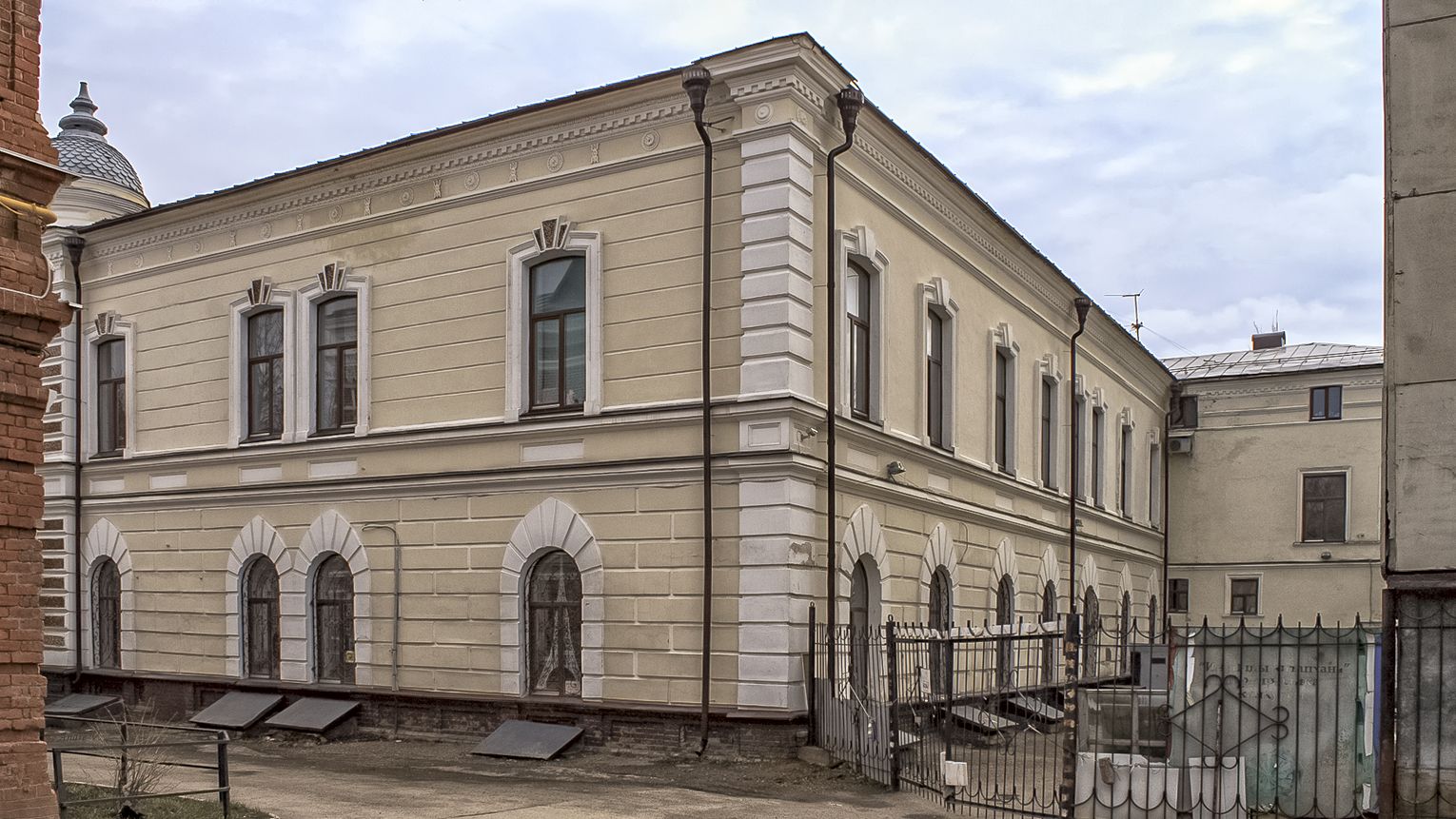 Уфа, Улица Октябрьской Революции, 10