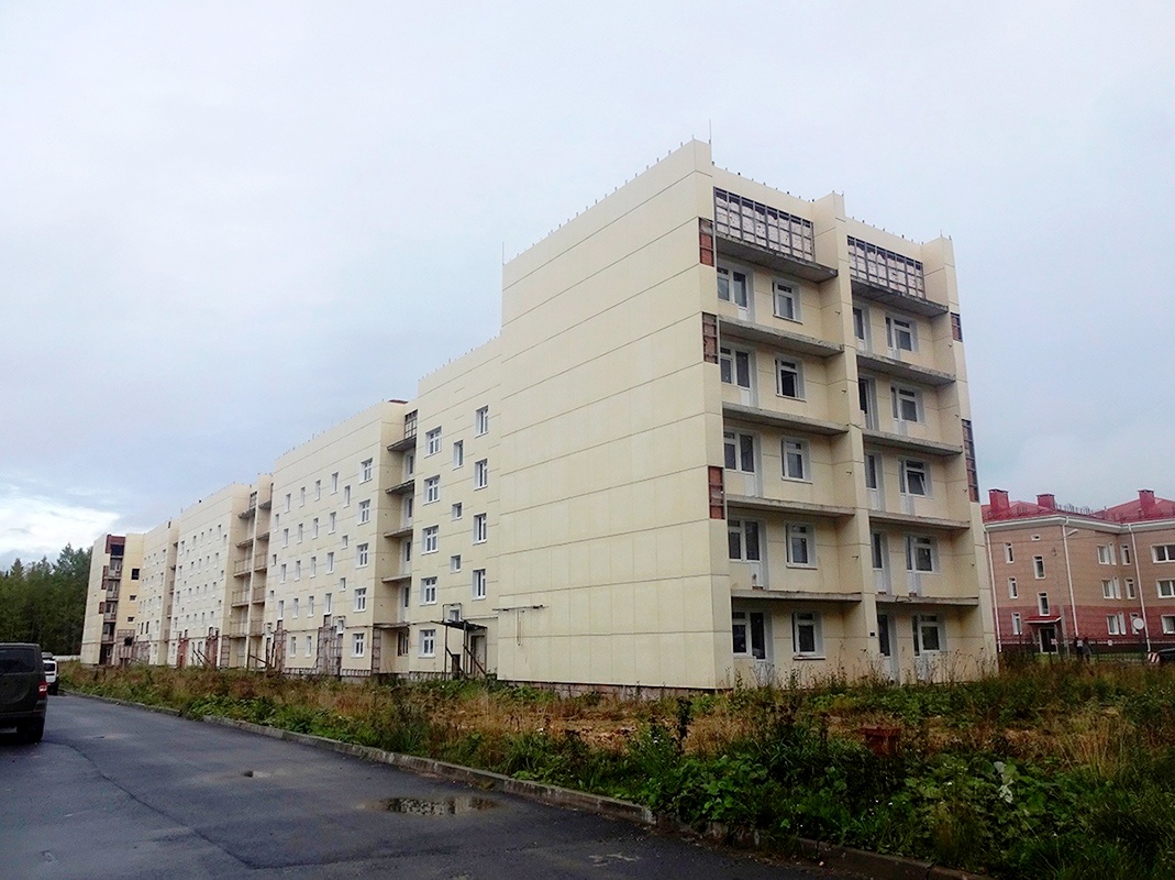 Мирный, Улица Космонавтов, 5