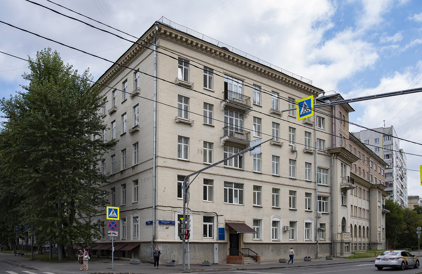 Масква, Улица Поликарпова, 10 / Беговой проезд, 13