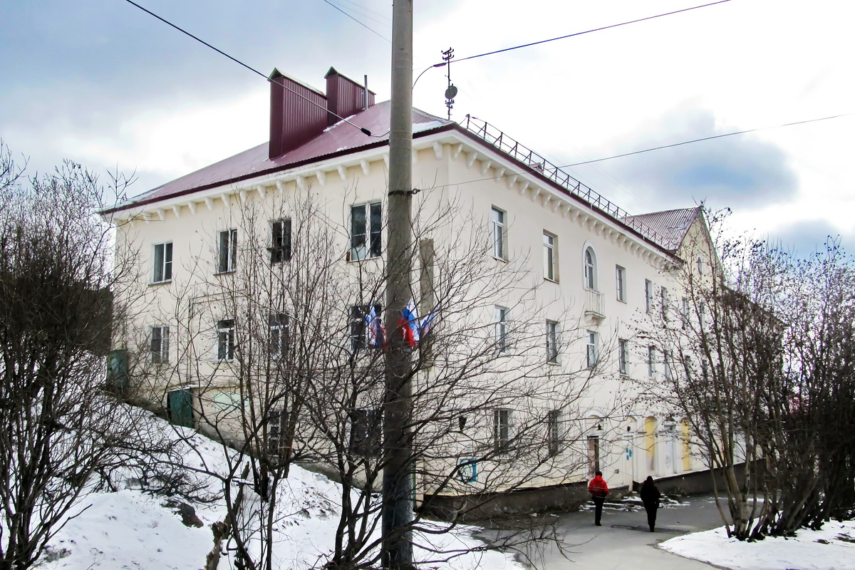 Мурманск, Улица Челюскинцев, 37