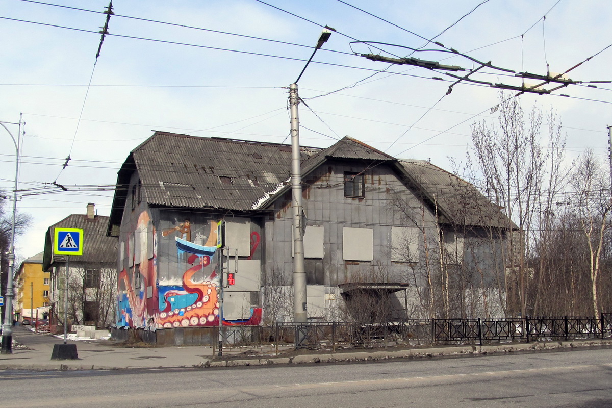 Murmansk, Улица Челюскинцев, 24 / Улица Карла Либкнехта, 26