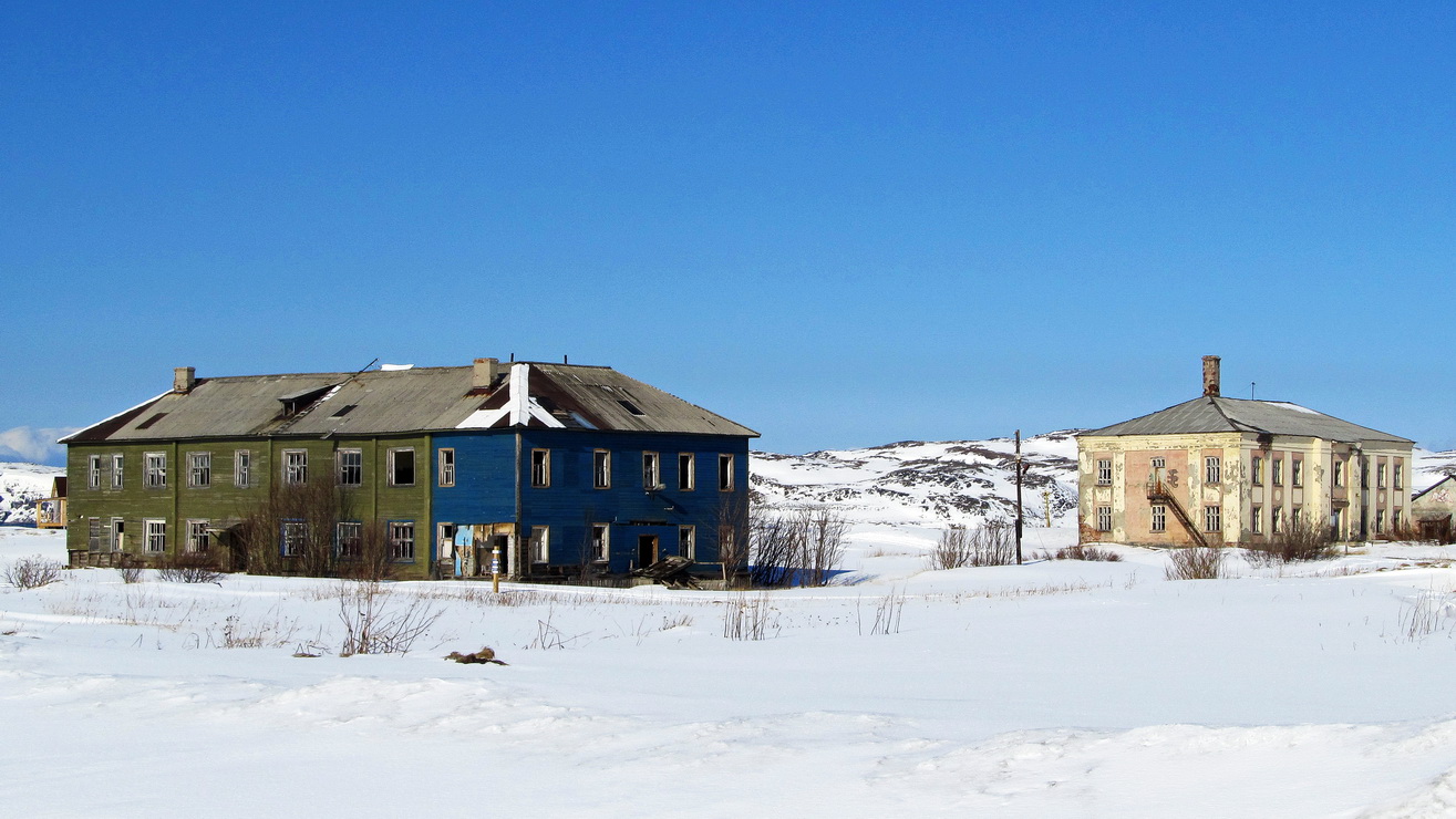 Кольский район, прочие н.п., Пос. Териберка, улица Первой Пятилетки, 3; Пос. Териберка, улица Первой Пятилетки, 1