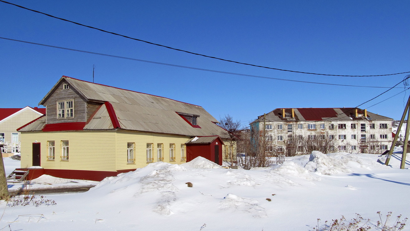 Кольский район, прочие н.п., Пос. Териберка, Почтовая улица, 4; Пос. Териберка, улица Первой Пятилетки, 13А