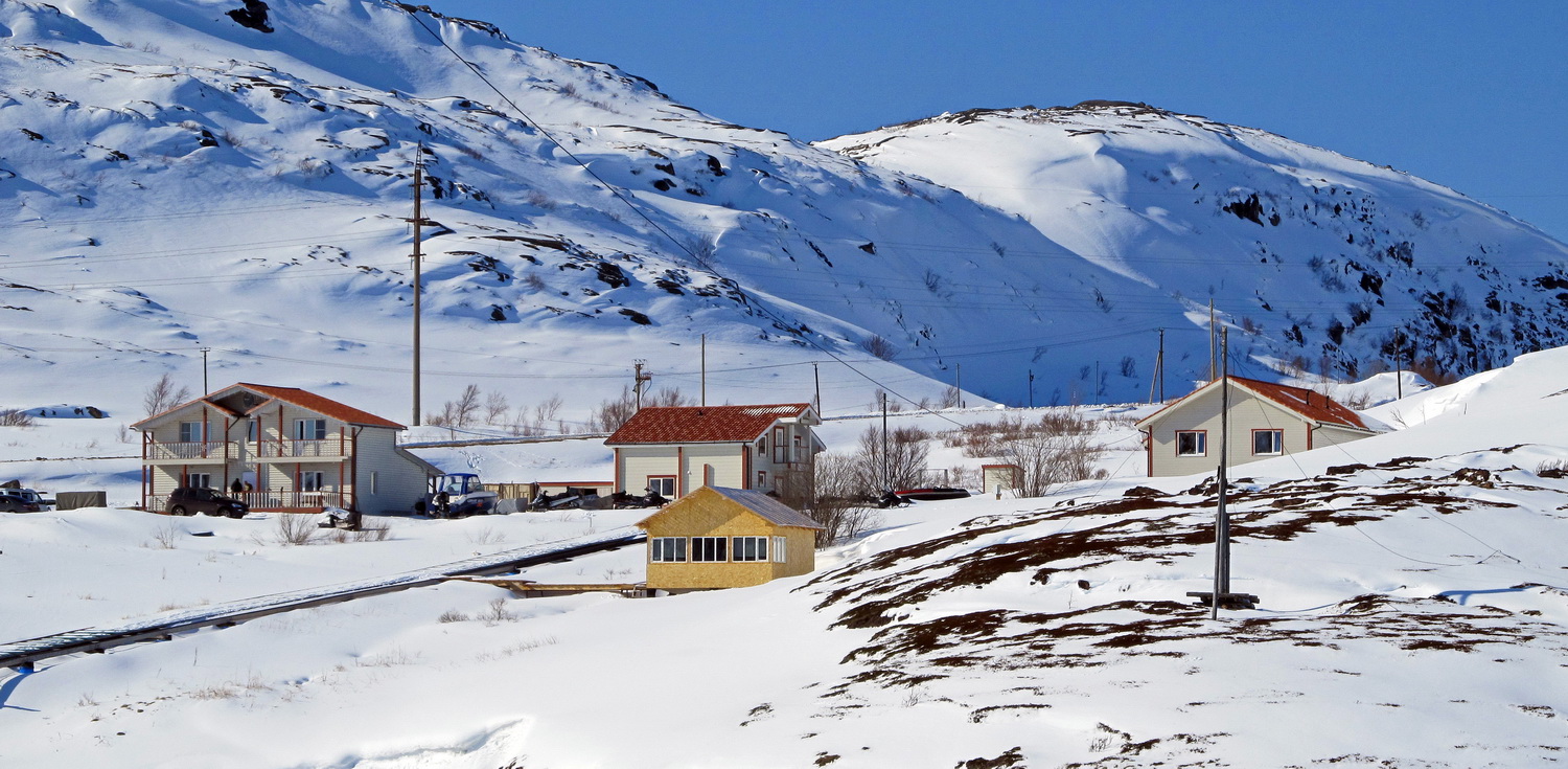 Кольский район, прочие н.п., Пос. Териберка, Комсомольская улица, 4 Гостевой дом; Пос. Териберка, Комсомольская улица, 4 Шале; Пос. Териберка, Комсомольская улица, 4 Беседка; Пос. Териберка, Комсомольская улица, 4 Служебное здание