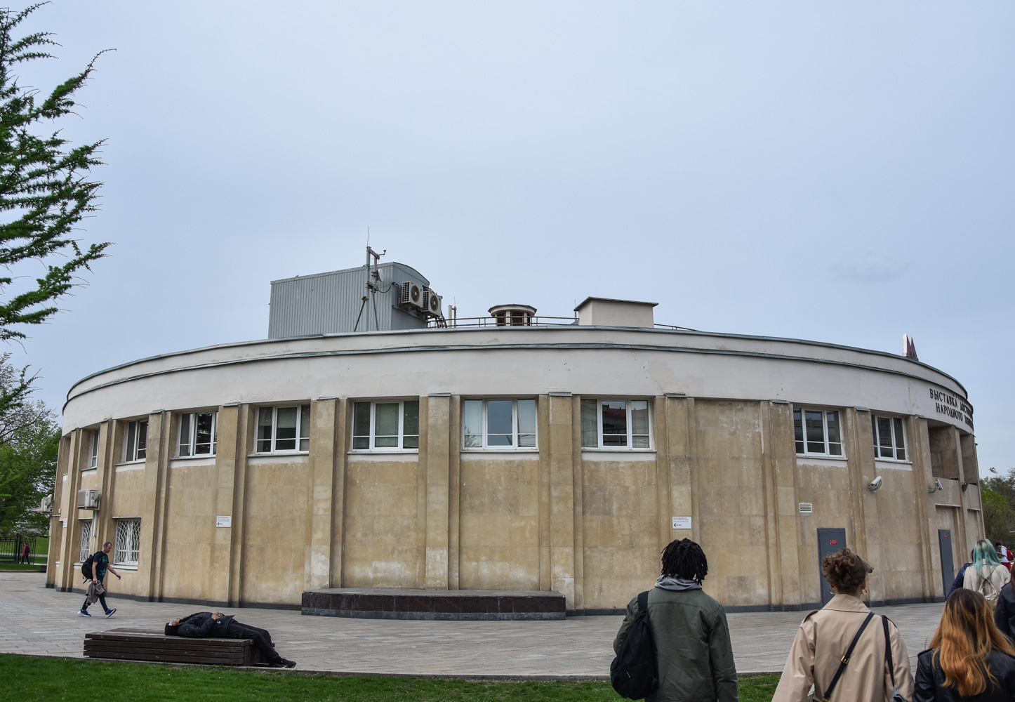 Москва, Калужско-Рижская линия Московского метрополитена, станция метро «ВДНХ»