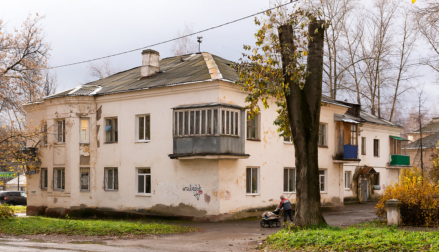 Уфа, Улица Калинина, 49 / Улица Репина, 1
