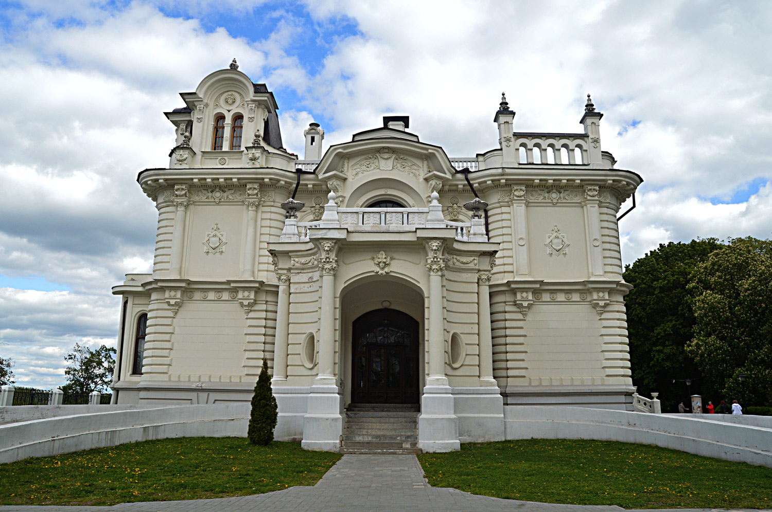 Тамбов, Набережная улица, 22 / Улица Гоголя, 1