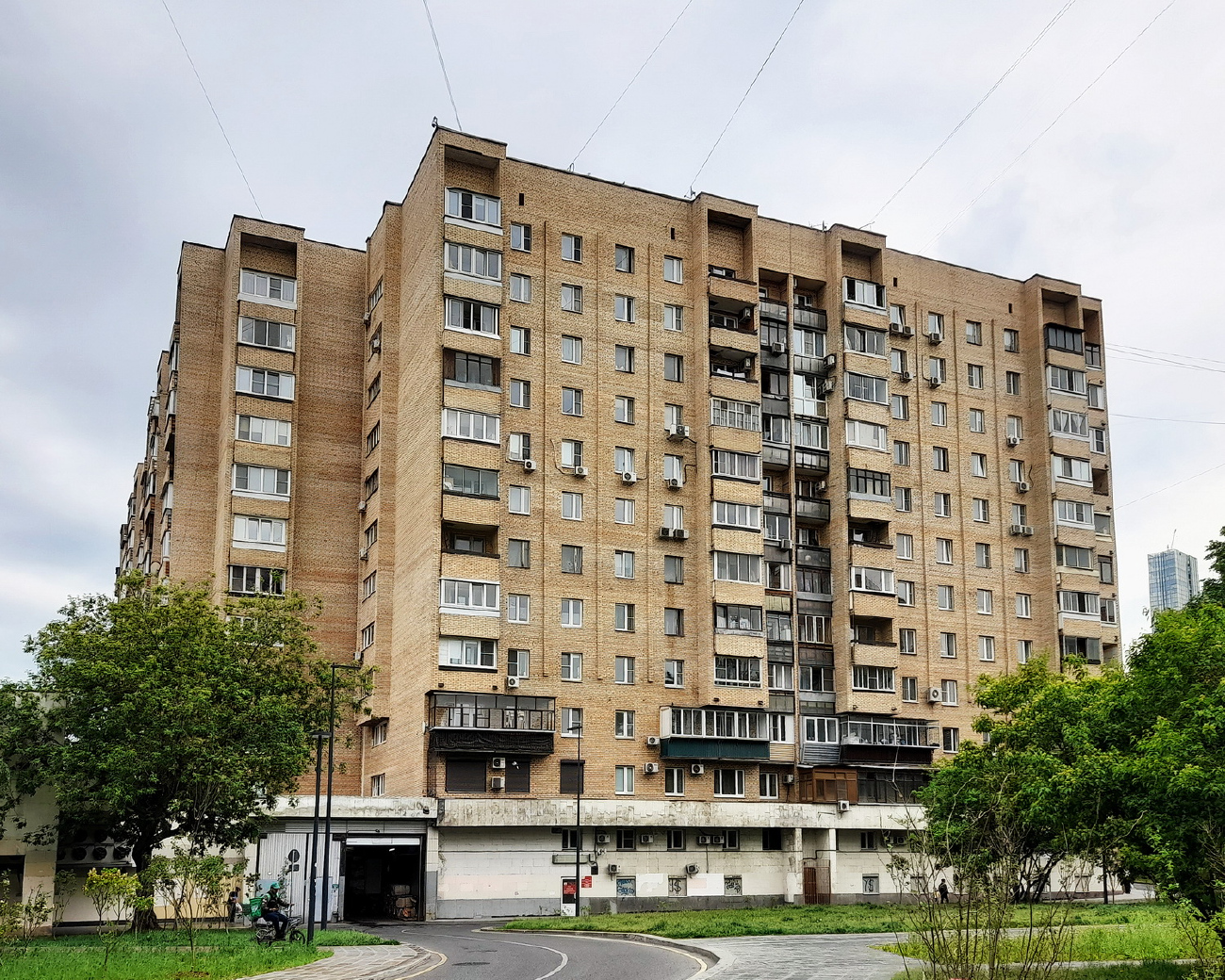 Москва, Большая Дорогомиловская улица, 8; Украинский бульвар, 8 стр. 1
