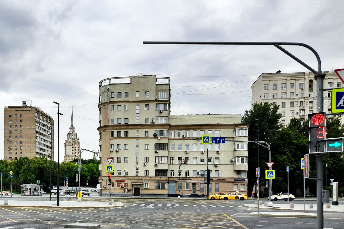 Moscow, Украинский бульвар, 13; Большая Дорогомиловская улица, 6