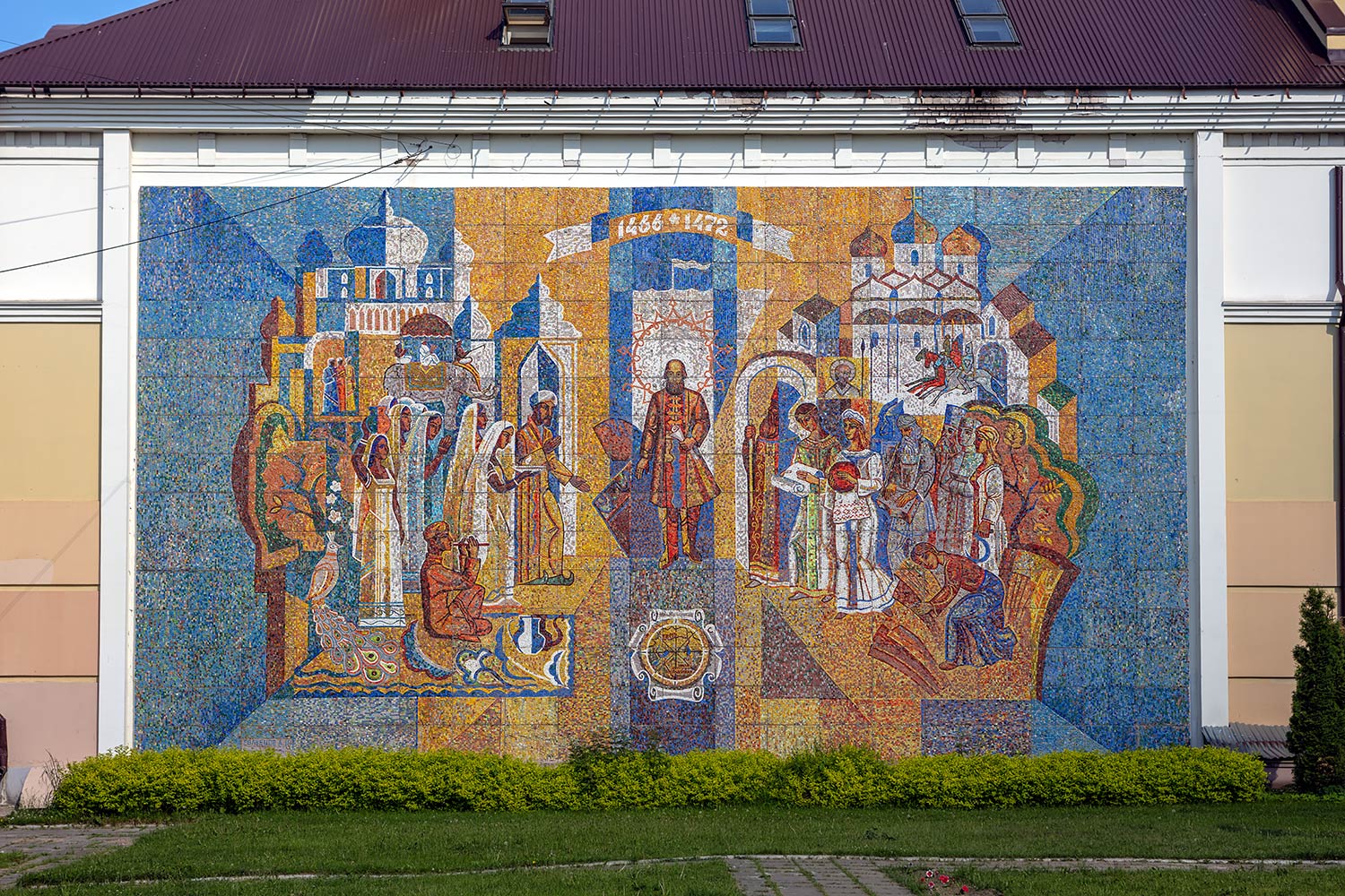 Тверь, Трёхсвятская улица, 19. Монументальное искусство (мозаики, росписи, барельефы, сграфито)