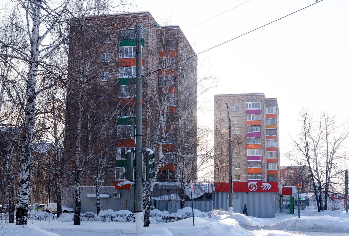 Салават, Уфимская улица, 80 / Бульвар Космонавтов, 2; Уфимская улица, 82