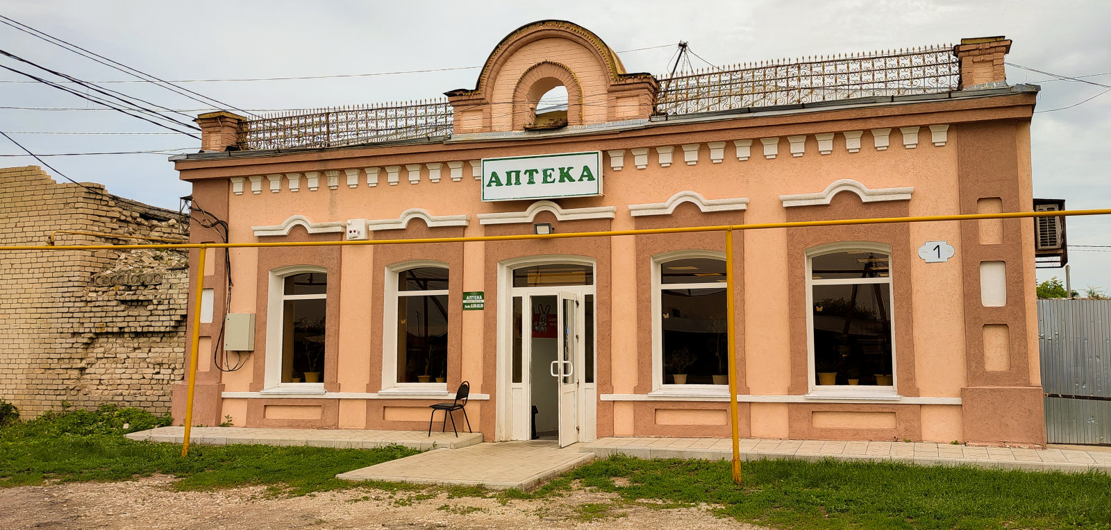 Большая Глушица, Площадь Революции, 1