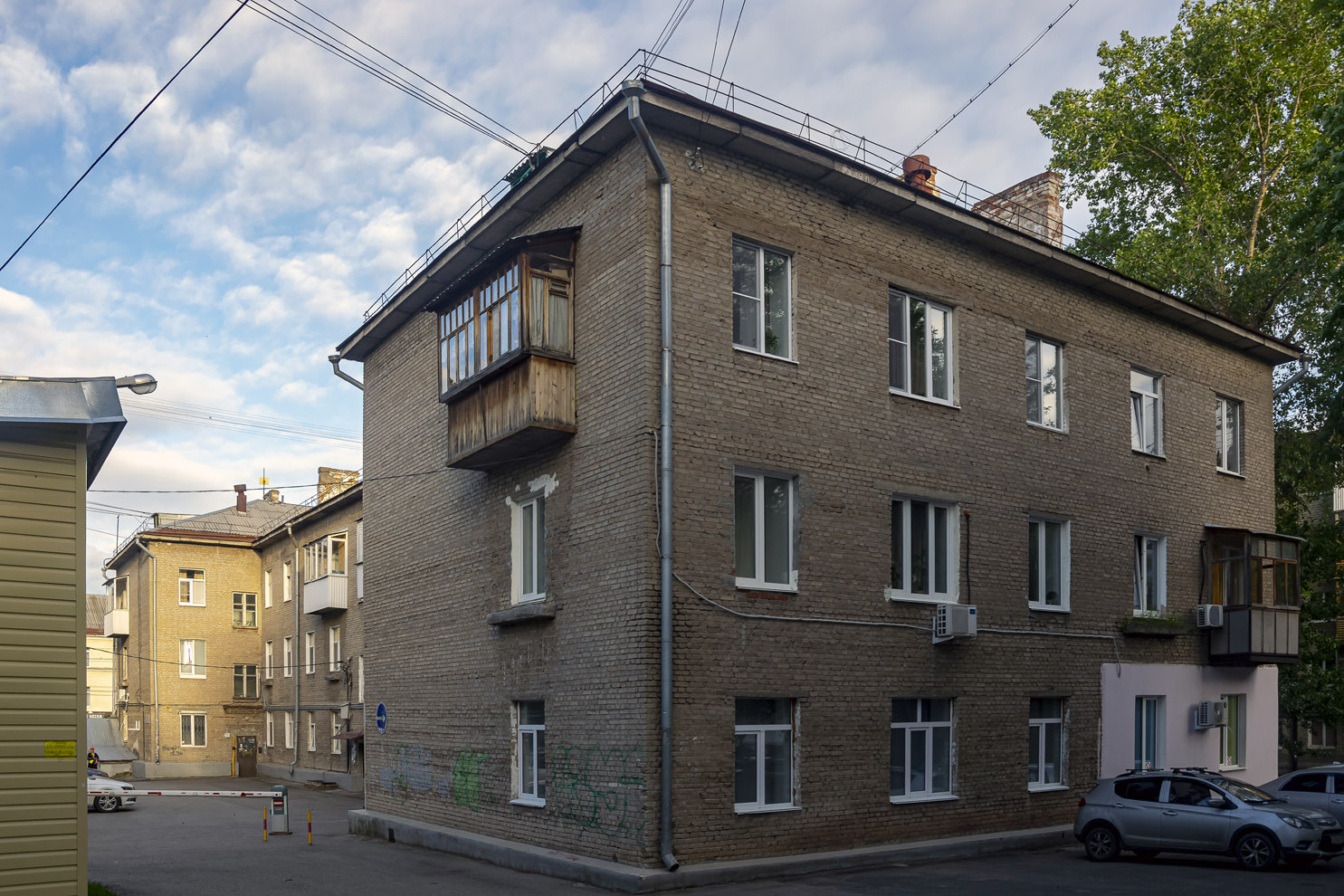 Уфа, Айская улица, 77 / Харьковская улица, 103