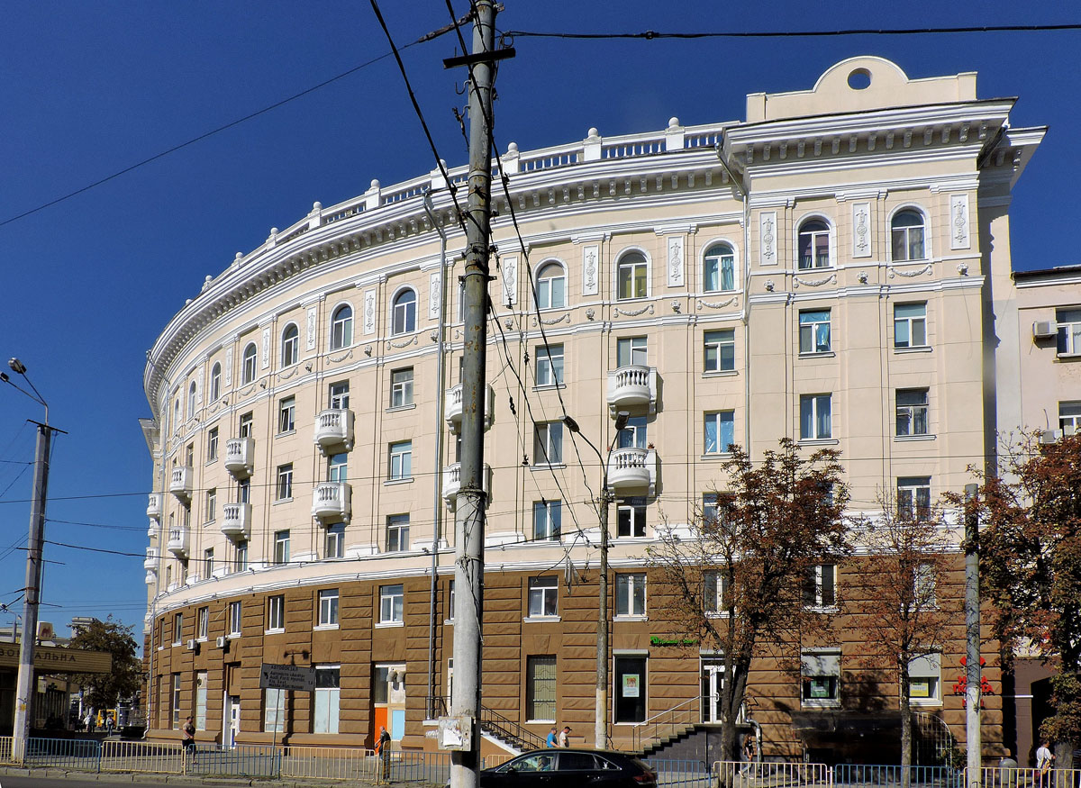 Днепр, Вокзальная площадь, 2