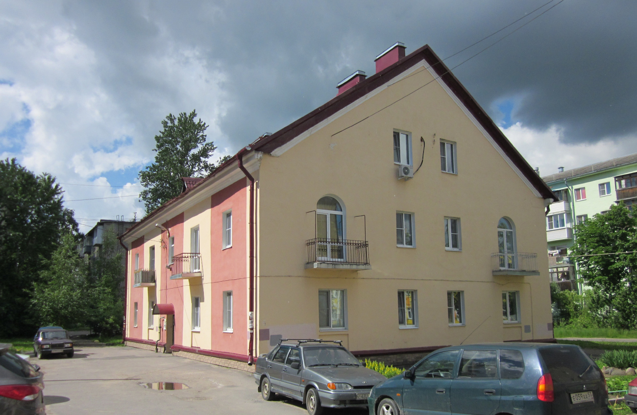 Великий Новгород, Великолукская улица, 12