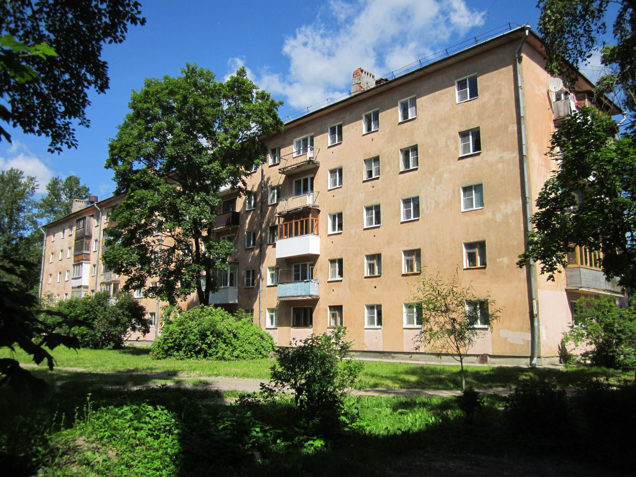 Великий Новгород, Локомотивная улица, 1 корп. 1