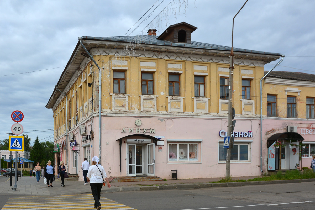 Углич, Успенская площадь, 4 / Ростовская улица, 1