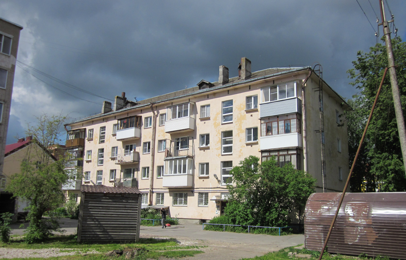 Великий Новгород, Великолукская улица, 14 / Локомотивная улица, 9