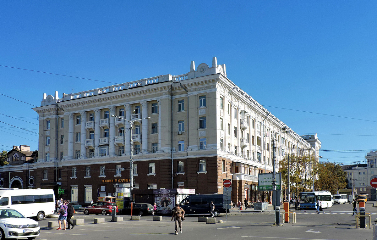 Днепр, Вокзальная площадь, 2