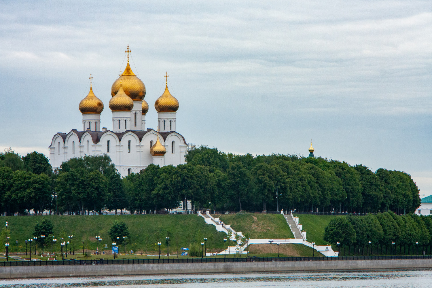 Ярославль, Которосльная набережная, 2 / Волжская набережная, 1