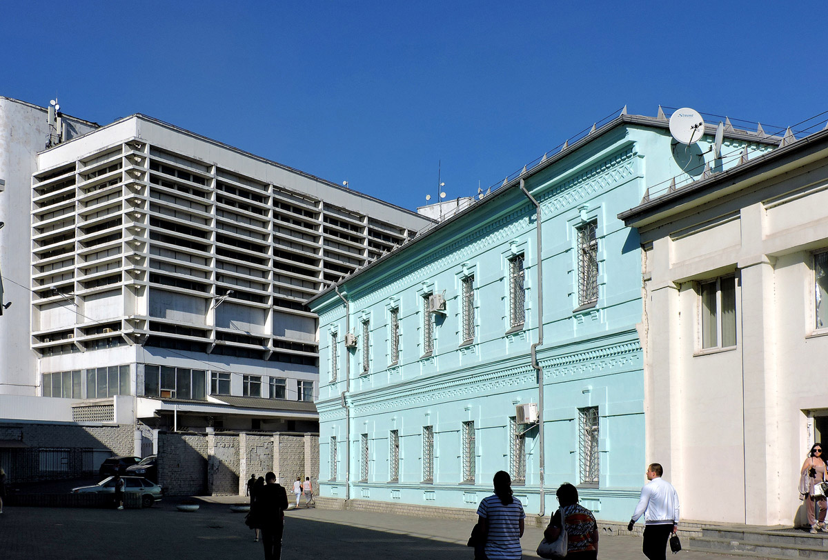 Днепр, Привокзальная улица, 15А; Привокзальная улица, 11