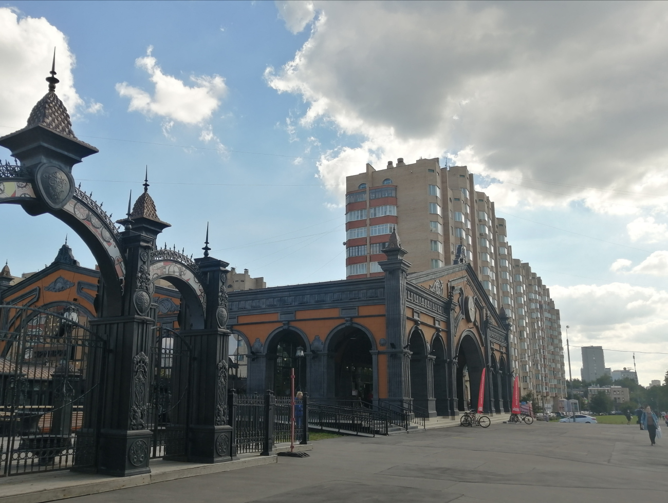 Москва, Профсоюзная улица, вл. 41; Профсоюзная улица, 43 корп. 1