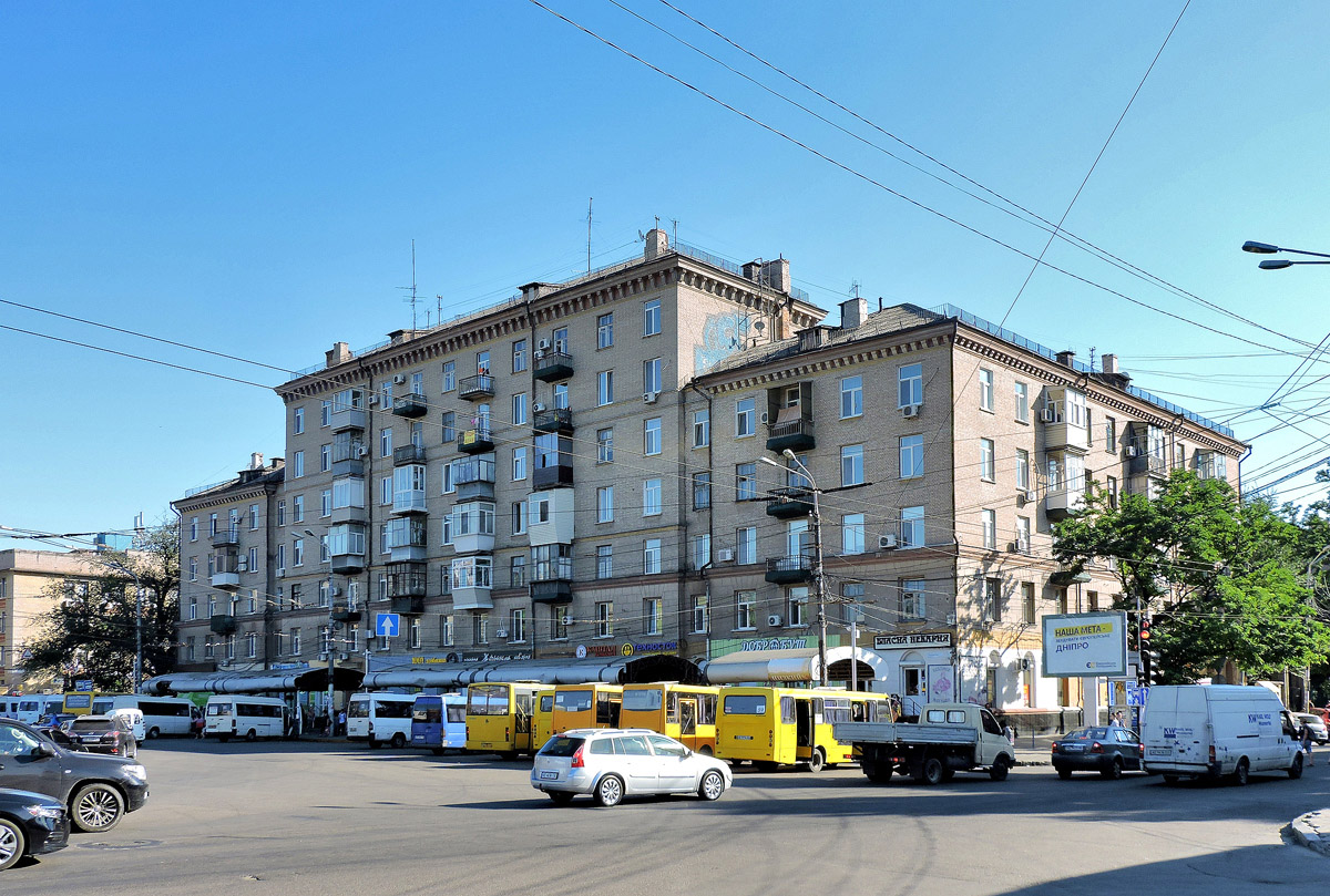Днепр, Старомостовая площадь, 1