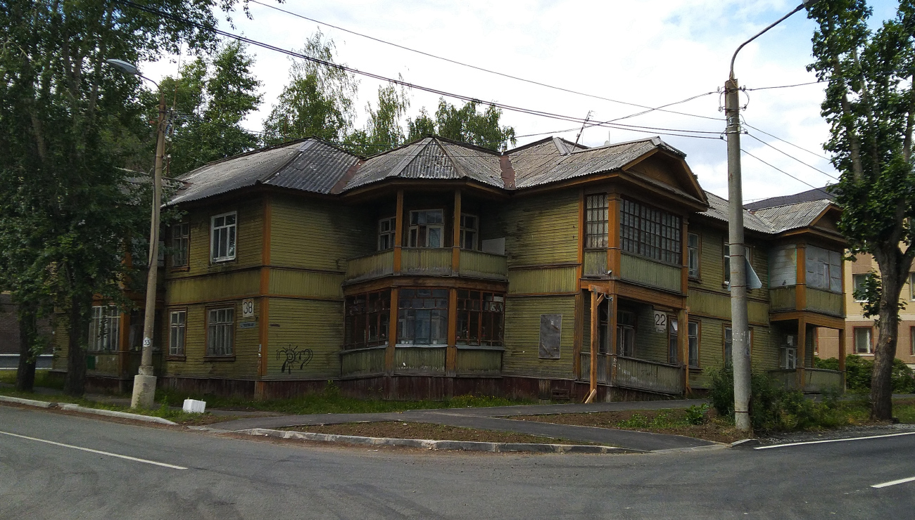 Северодвинск, Индустриальная улица, 38 / Полярная улица, 22