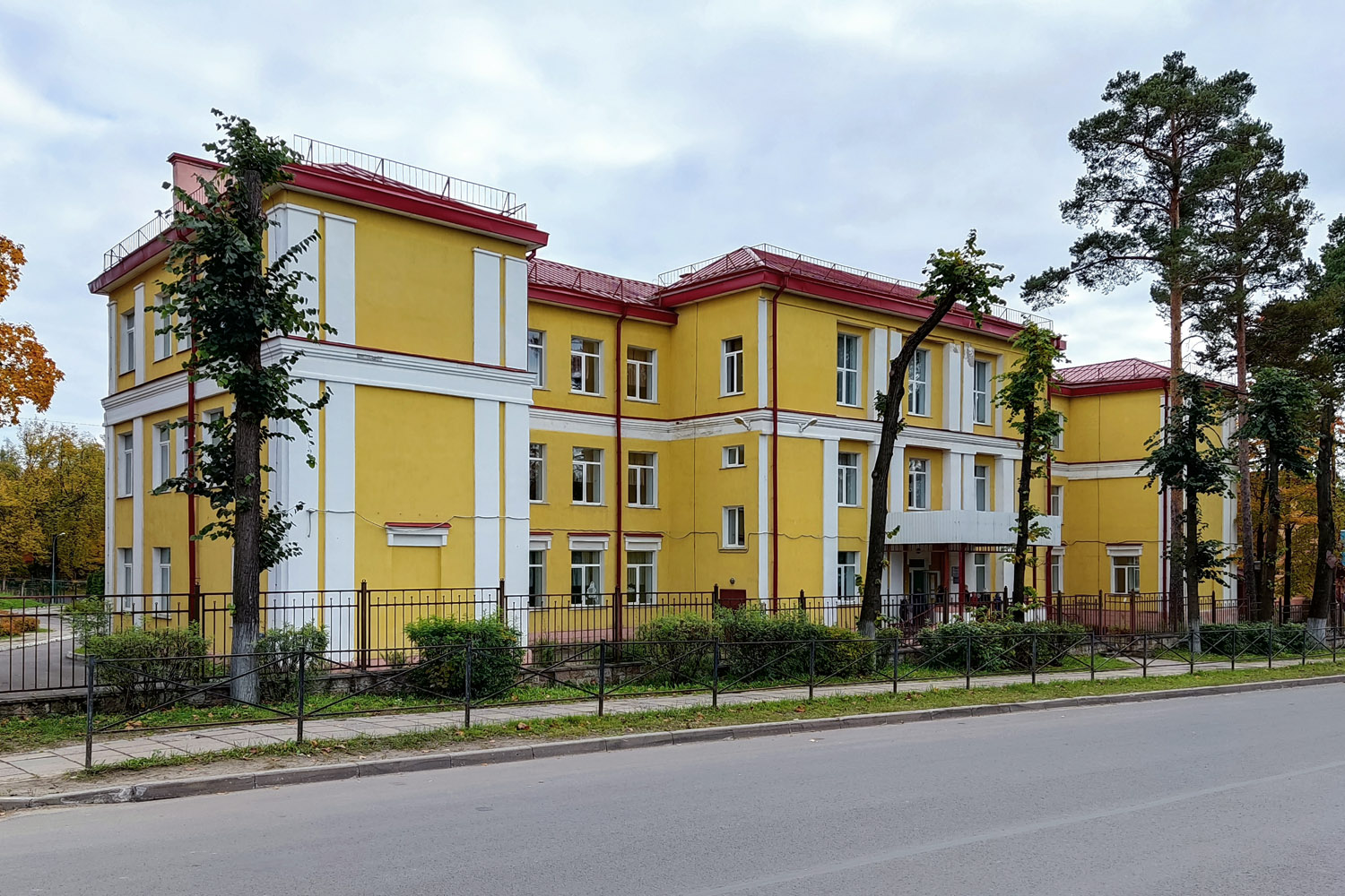 Луга, Проспект Урицкого, 16