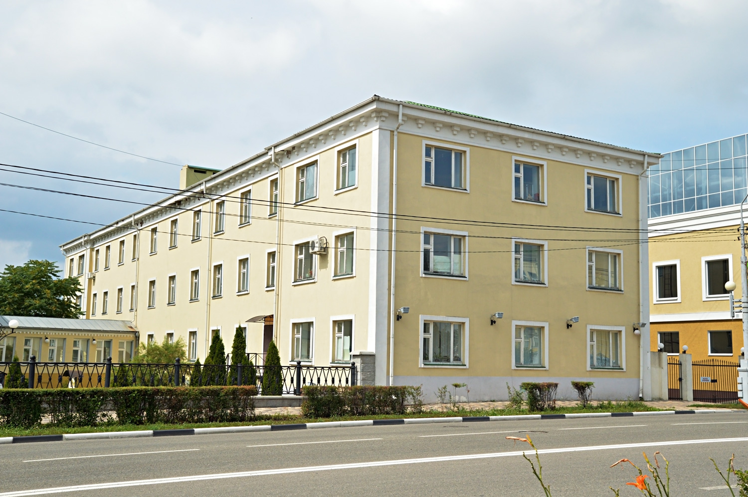 Старый Оскол, Улица Ленина, 14 / Улица Володарского, 13