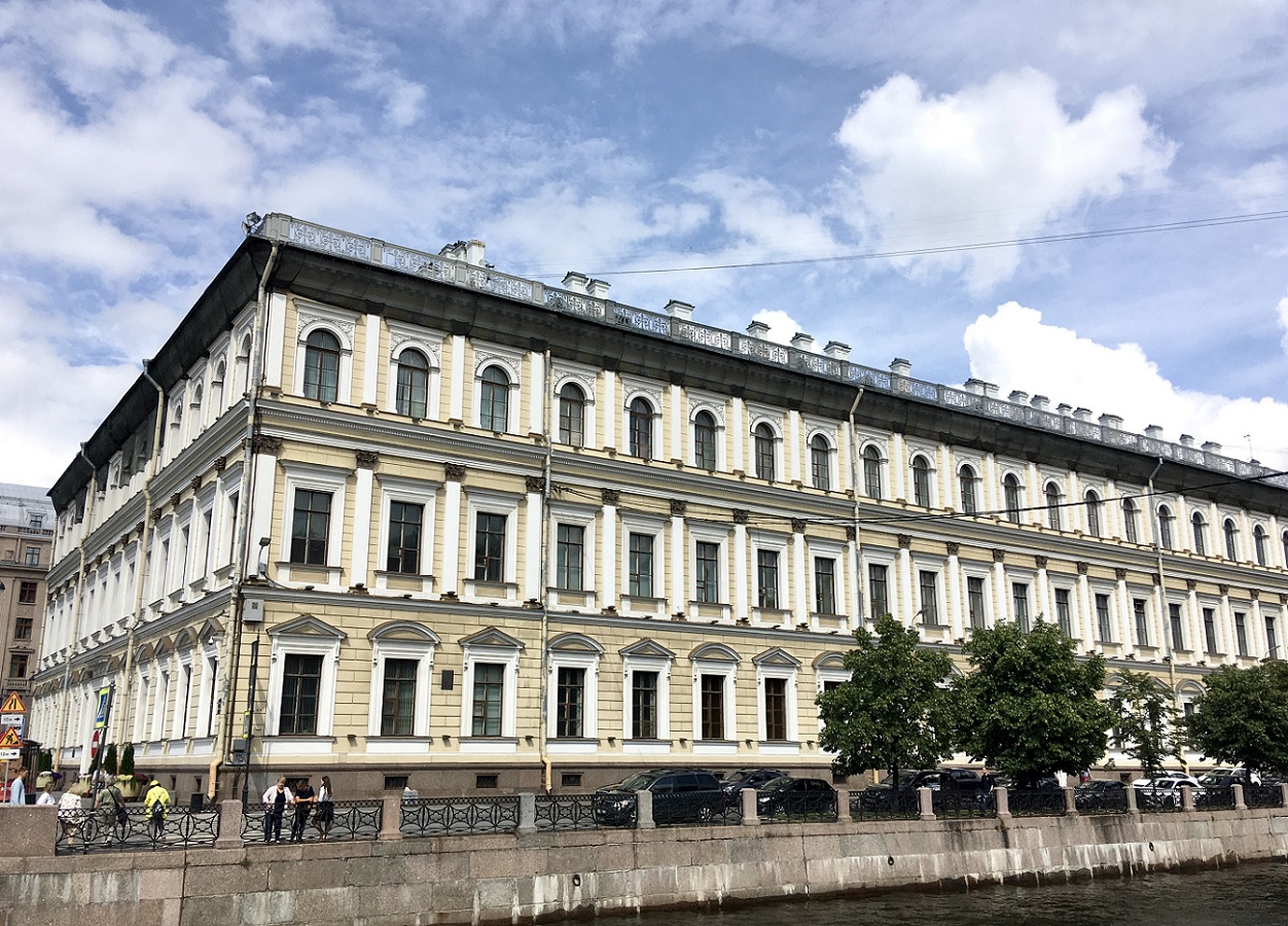 Petersburg, Набережная реки Мойки, 87 / Большая Морская улица, 42