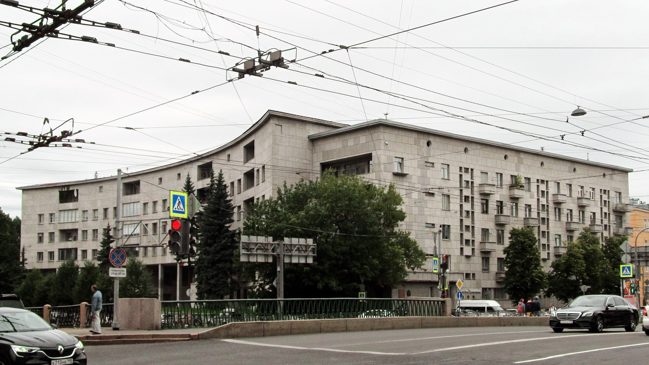 Санкт-Петербург, Набережная реки Карповки, 13