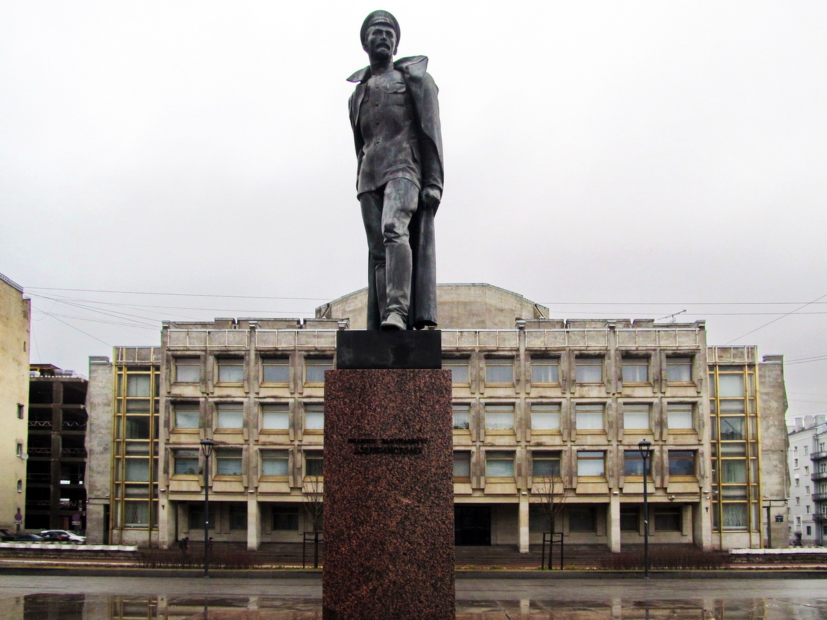 Санкт-Петербург, Шпалерная улица, 62. Монументальное искусство (мозаики, росписи, барельефы, сграфито)