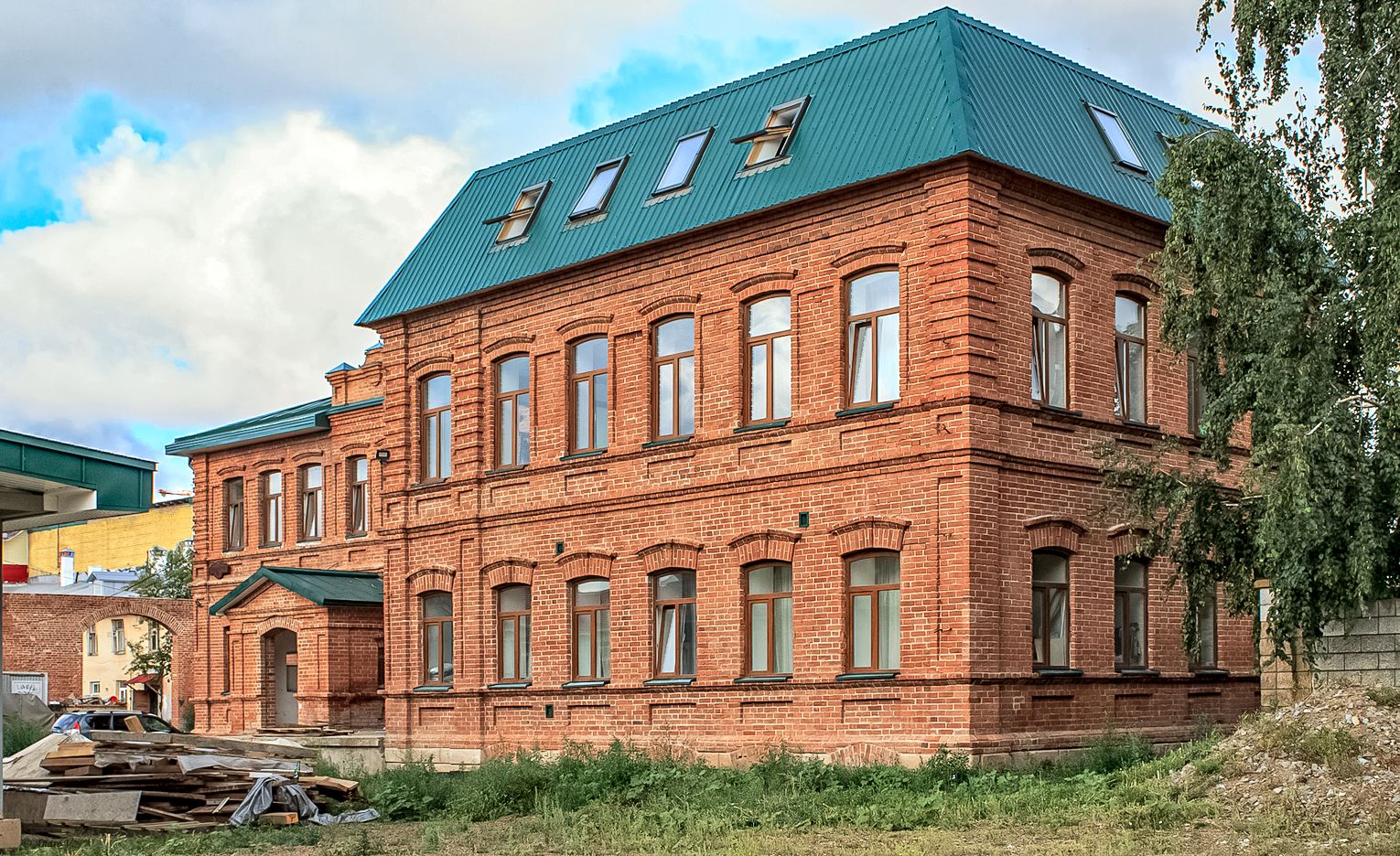 Ufa, Улица Мустая Карима, 9