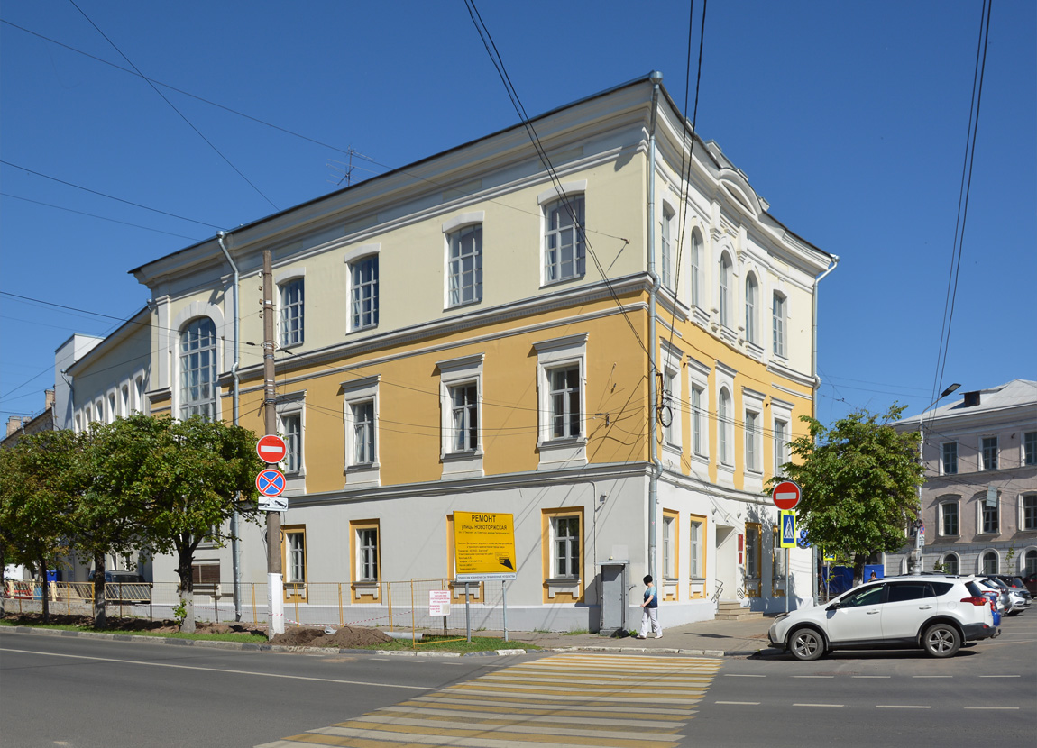 Тверь, Советская улица, 42 / Площадь Михаила Тверского, 3