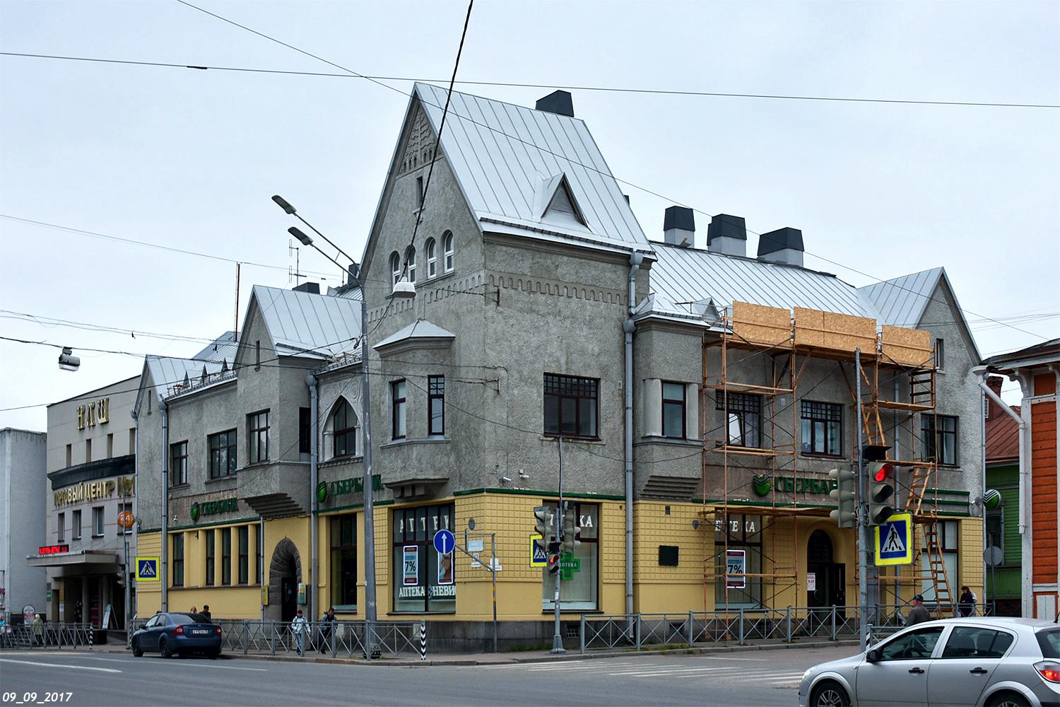 Сортавала, Карельская улица, 13 / Улица Гагарина, 1