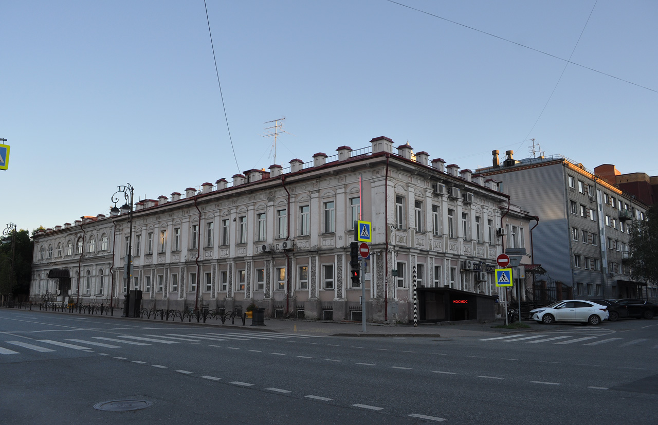 Тюмень, Улица Республики, 12 / Улица Красина, 3; Улица Красина, 5