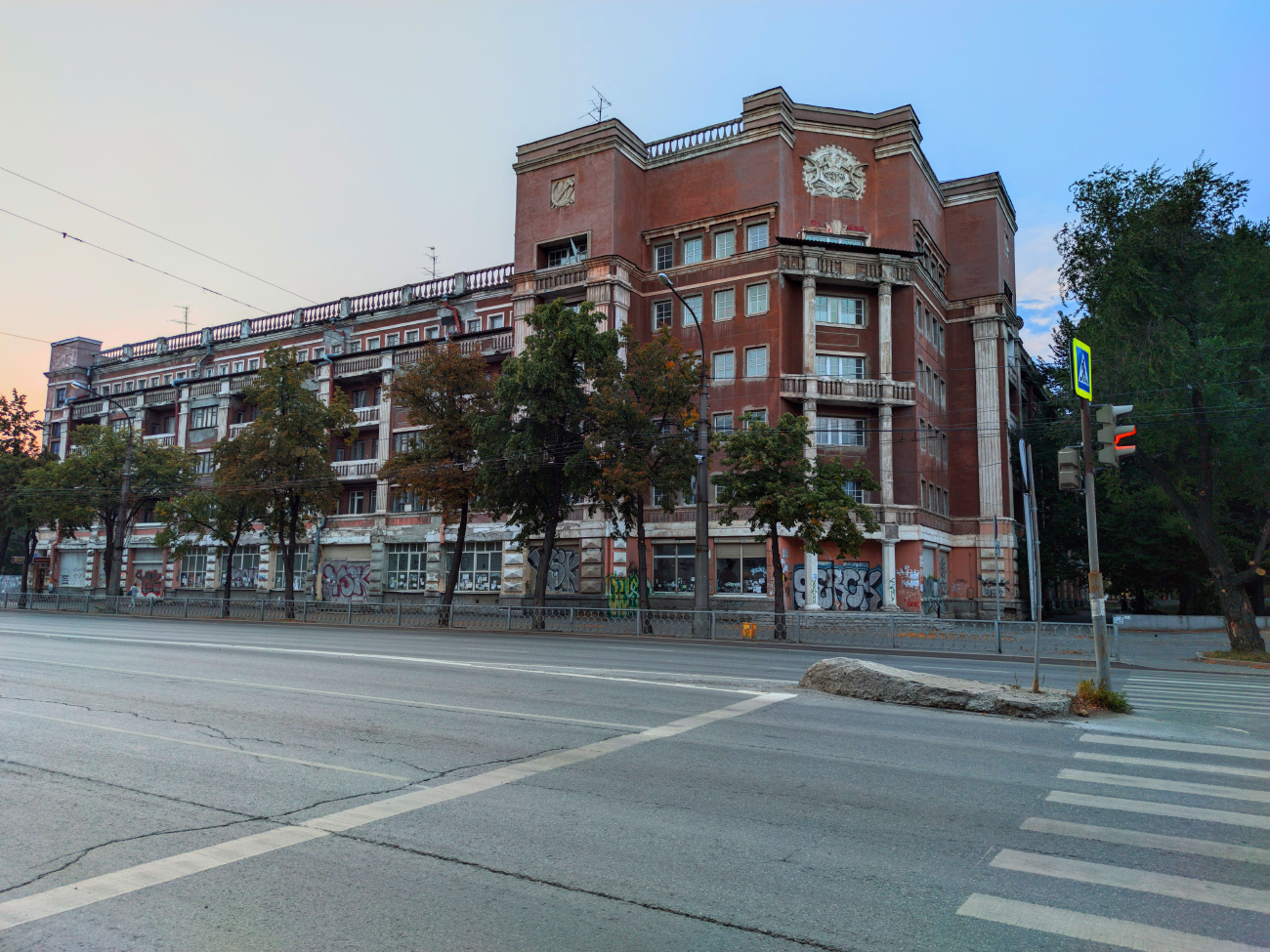 Екатеринбург, Улица Машиностроителей, 4 / Бульвар Культуры, 1