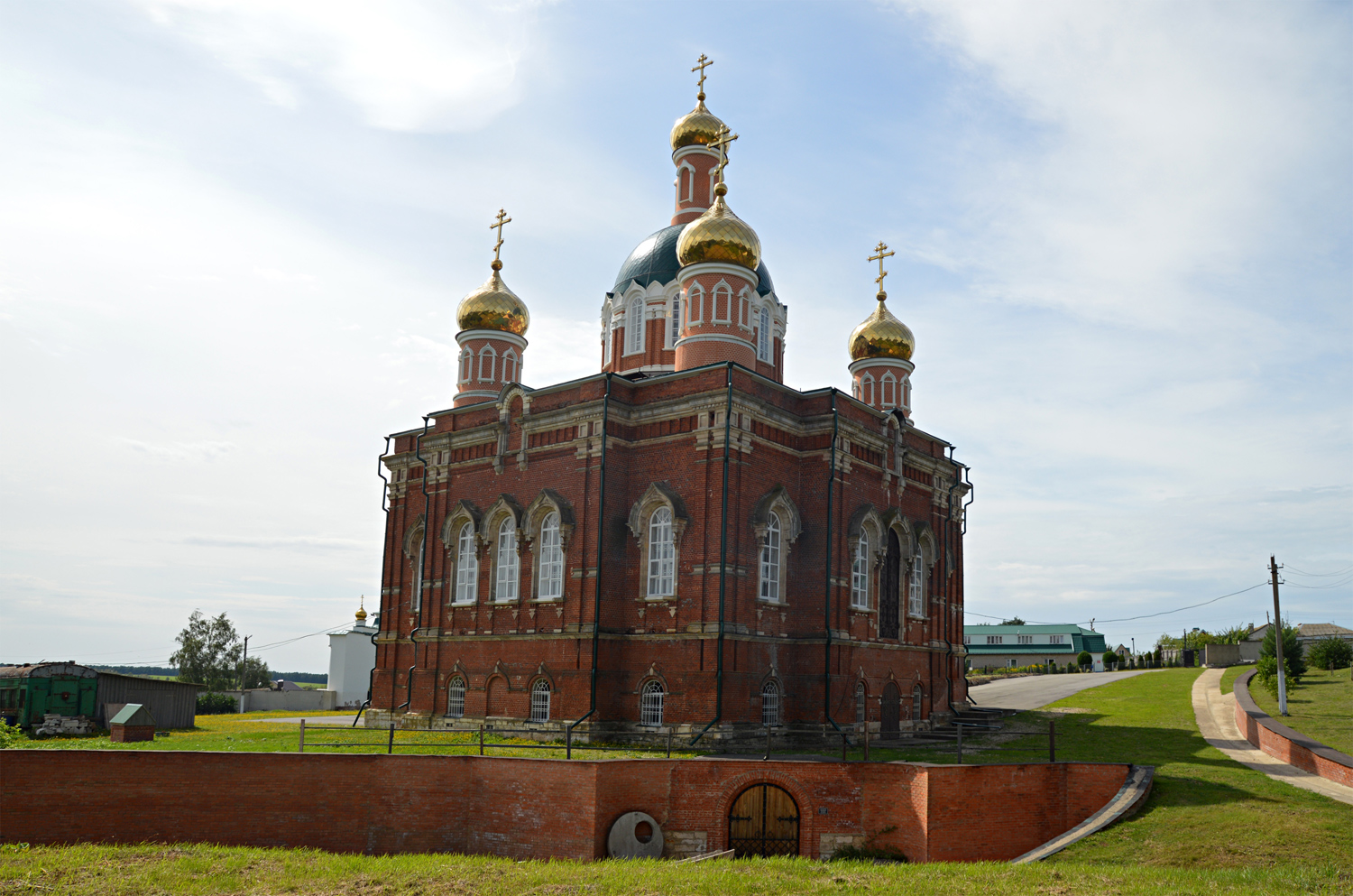 Лебедянский район, прочие н.п., с. Сезёново, Набережная улица, 1 корп. 1