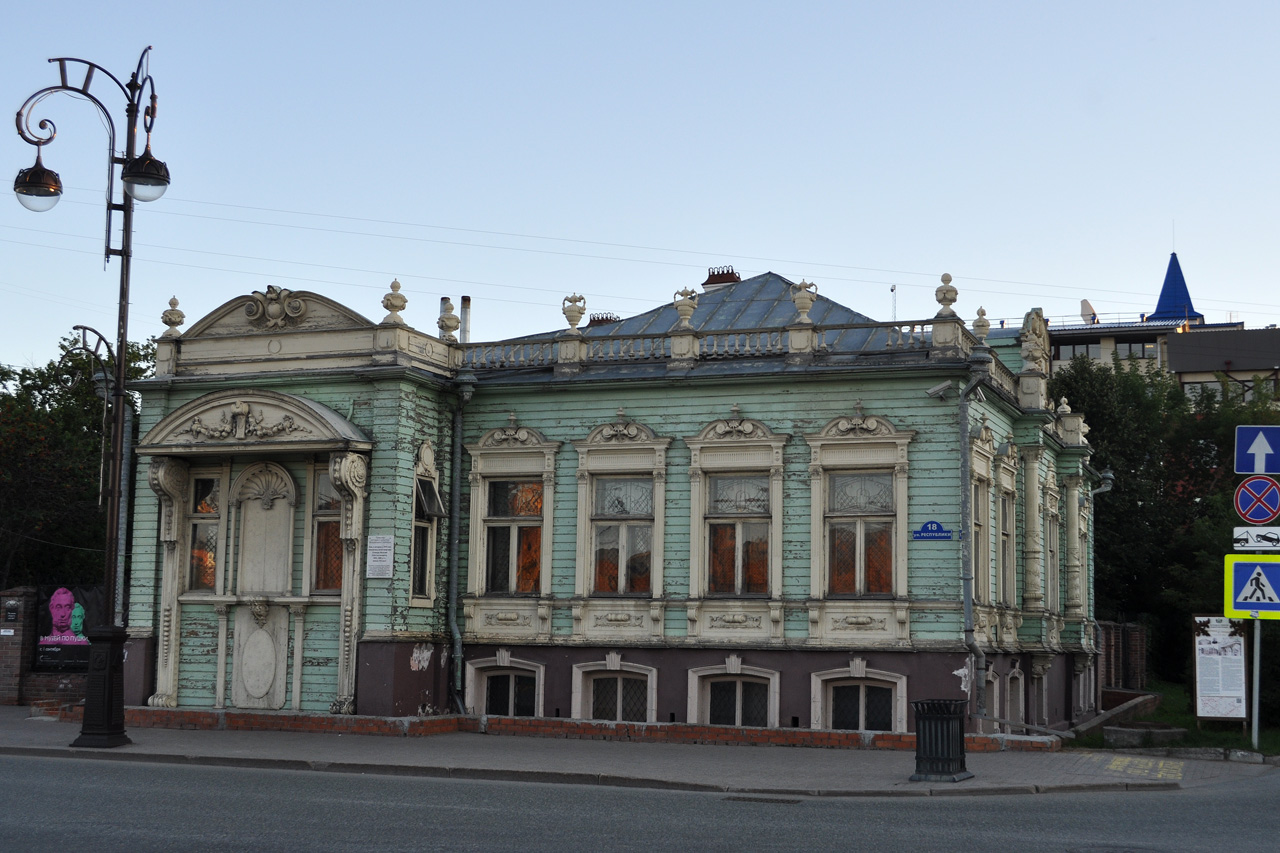 Тюмень, Улица Республики, 18