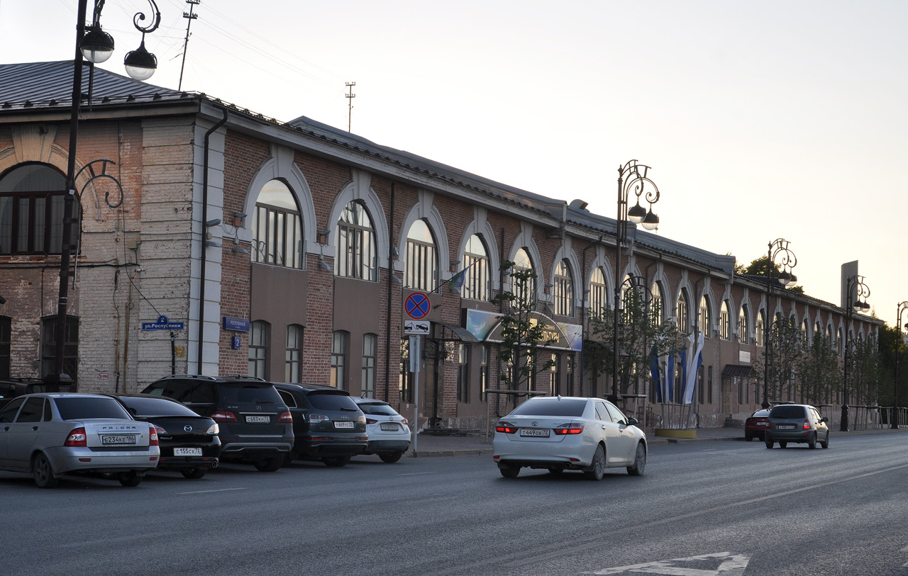 Tyumen, Улица Республики, 2 / Улица Ленина, 1