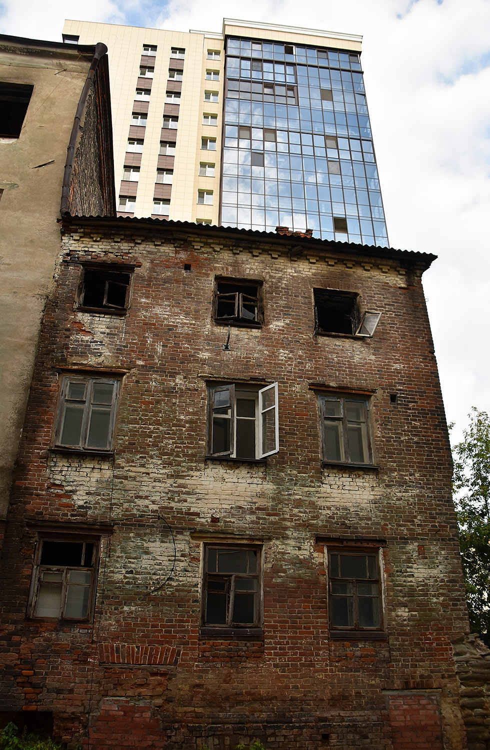 Пермь, Советская улица, 75; Осинская улица, 13