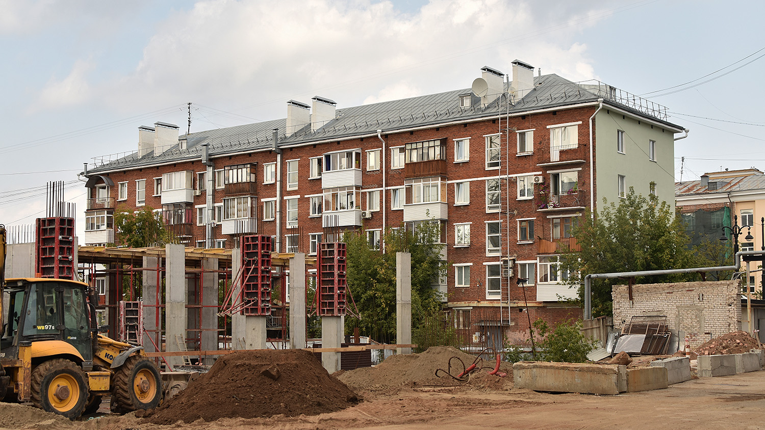 Пермь, Петропавловская улица, 52; Комсомольский проспект, 17