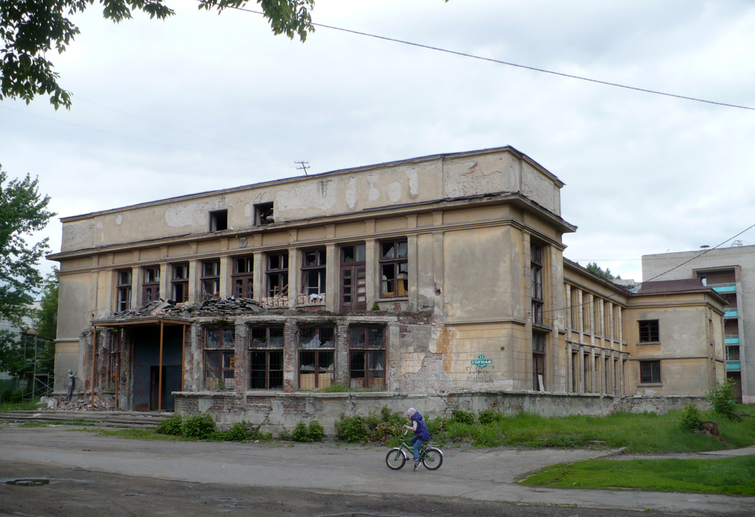 Омск, Сибаковская улица, 5 / Улица Горная, 11