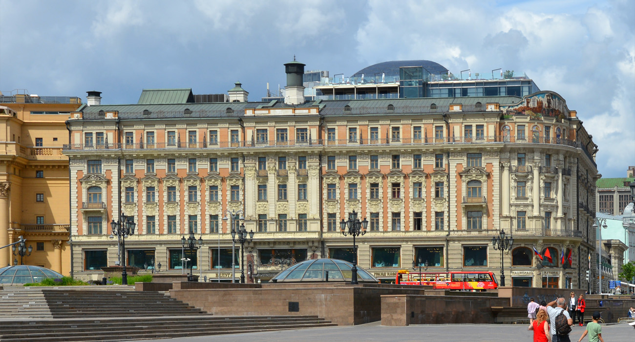 Москва, Моховая улица, 15 / Тверская улица, 1