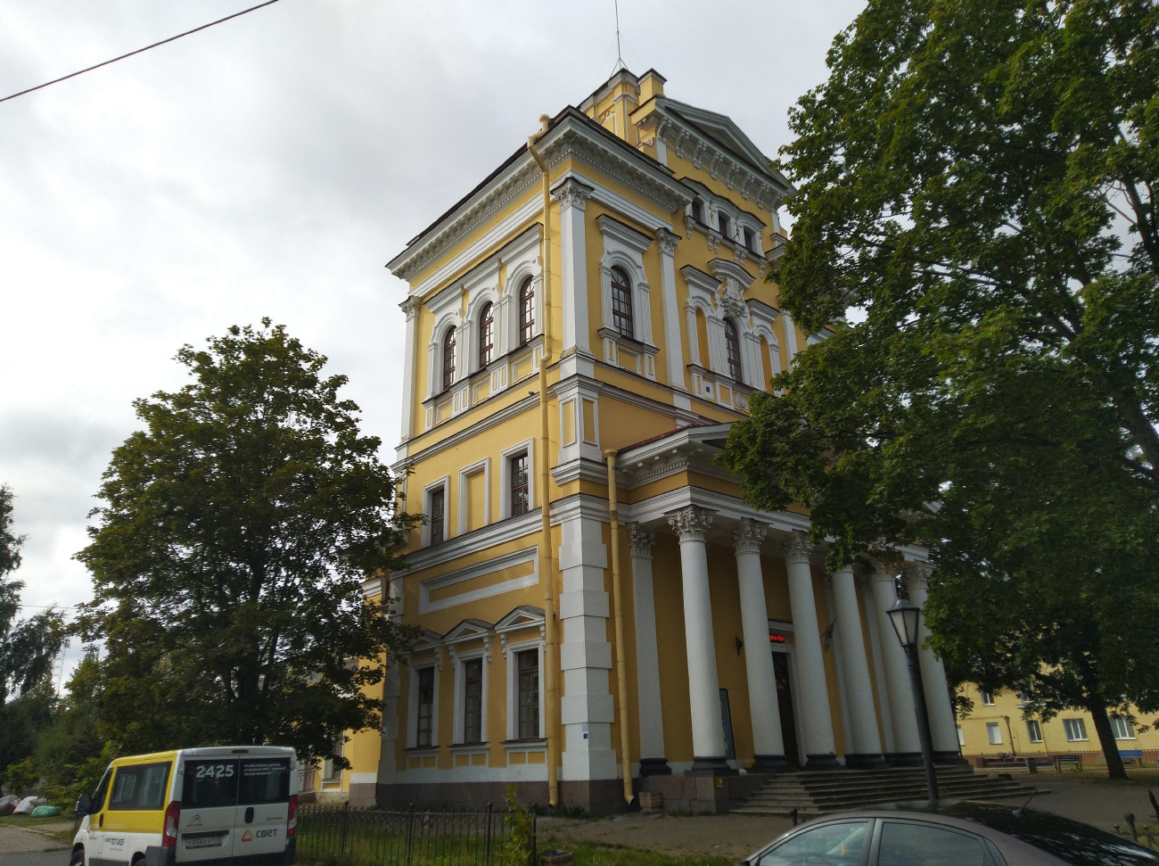 Кронштадт, Ленинградская улица, 2